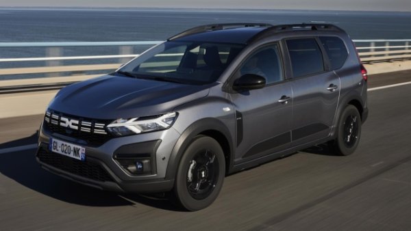 Това е просторен MPV, дълъг 4547 мм и се предлага в конфигурации с пет и седем места.  Румънецът със своите емисии от 106 г/км CO2, попада в обхвата, отговарящ на условията за стимули по Ecobonus. Хибридният двигател доставя до 140 к.с. , докато консумацията е ниска, с декларирана стойност от 4,7 литра на 100 км. Началната цена у нас на конфигурация Extreme тръгва от 49 990 лева.